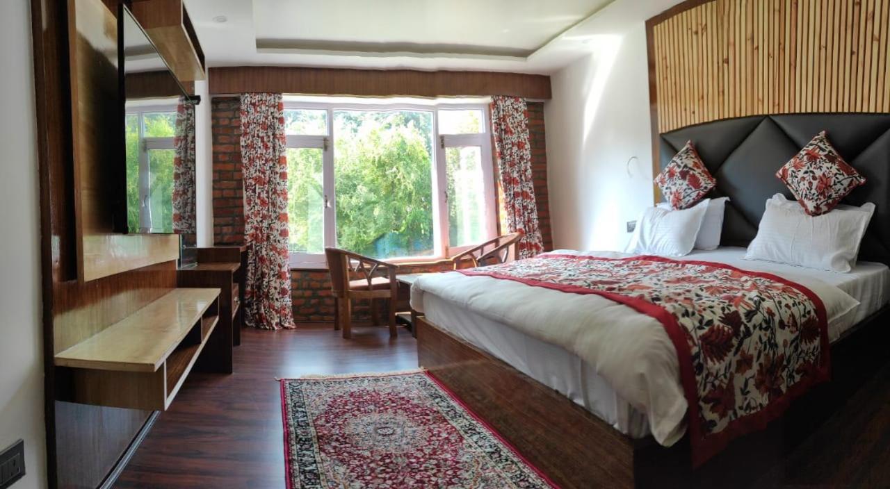 Hotel Lidder Palace Pahalgam Luaran gambar