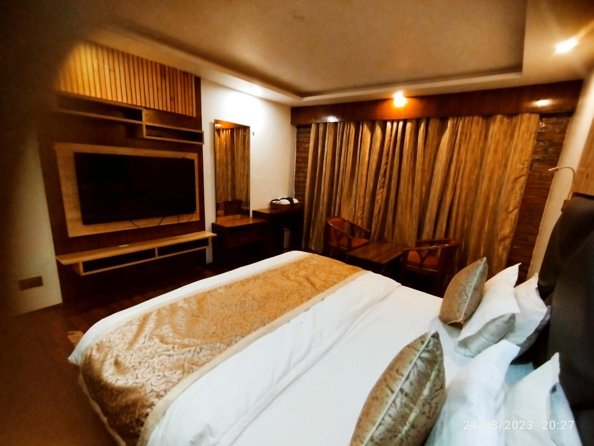 Hotel Lidder Palace Pahalgam Luaran gambar