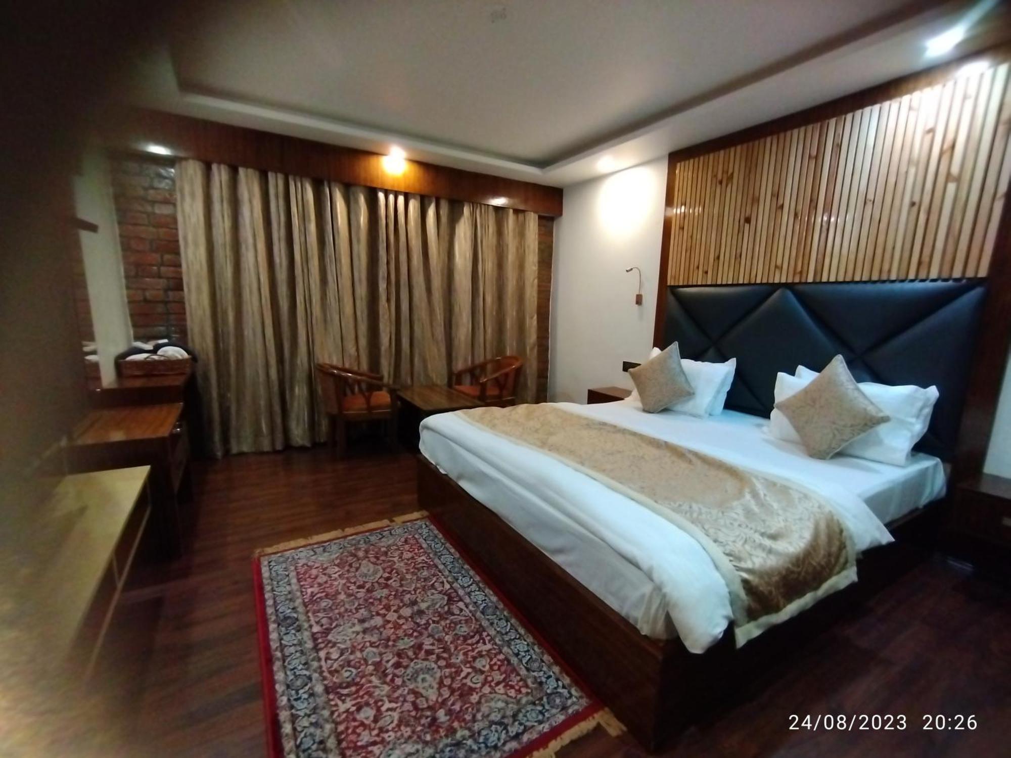 Hotel Lidder Palace Pahalgam Luaran gambar