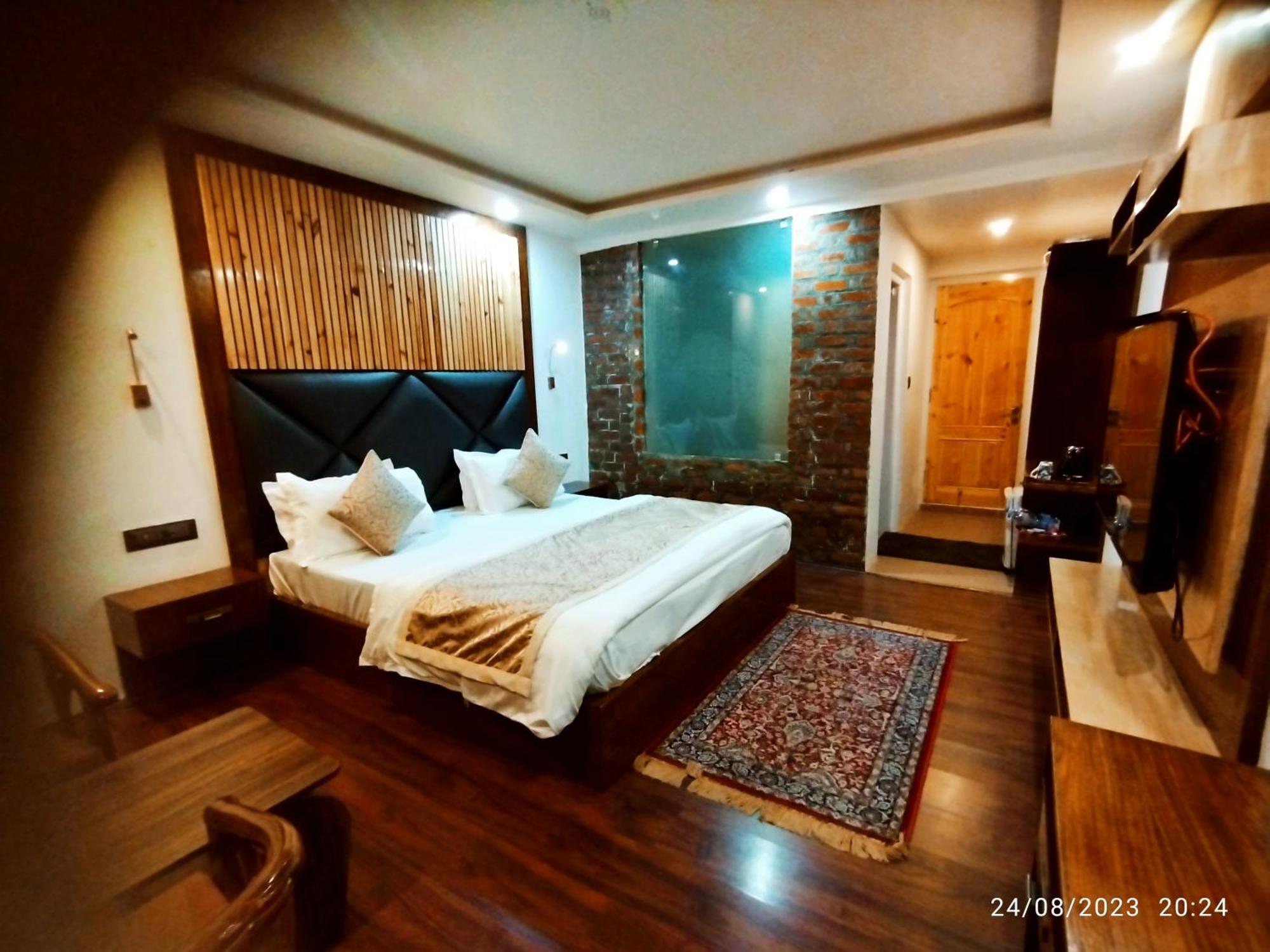 Hotel Lidder Palace Pahalgam Luaran gambar